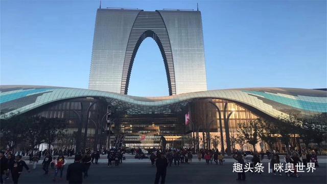 被趣称为“秋裤”的地标建筑威客电竞不仅拥有泳池顶层还有苏州园林(图3)