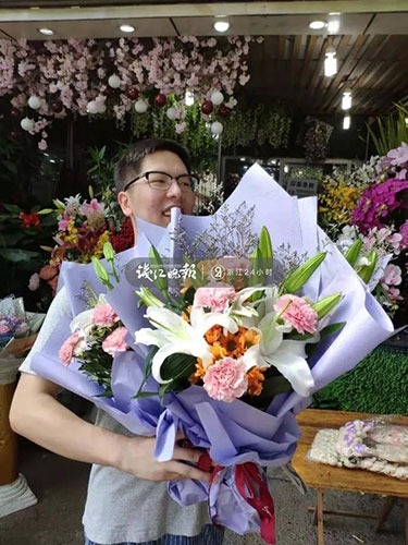 这就是杭州人！为救3岁烧伤女孩今早大家赶去把这家花威客电竞店买空了！(图8)