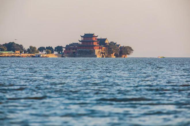 威客电竞中国最大私家园林25亿！是苏州园林10倍老板却携款潜逃现烂尾20年无人看管(图25)